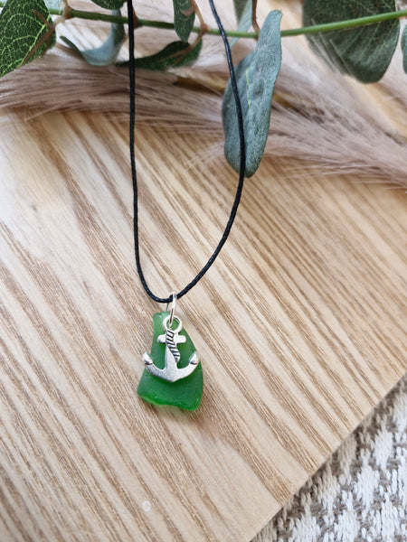 Ocean depths - Anchor seaglass necklace